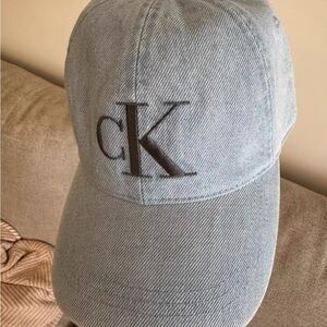 Bent-brim baseball cap